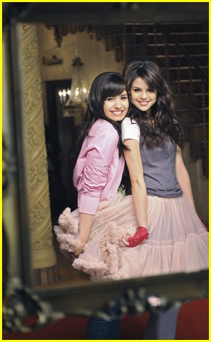 selena-gomez-demi-lovato-one-same-02.jpg